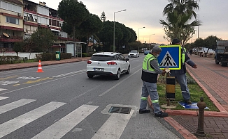 Alanya’da trafik levhaları yenileniyor   