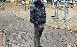 Otomobili kurtarıcıya yükleyen 3 kişiye araç çarptı!