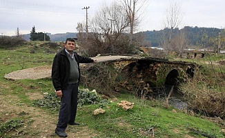 Büyük İskender'in geçtiği söylenen köprüye, traktörlerin geçmesi için beton döküldü