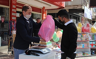 Eski kitapları kiloyla alıp yeni kitap ve kırtasiye malzemesi veriyor  