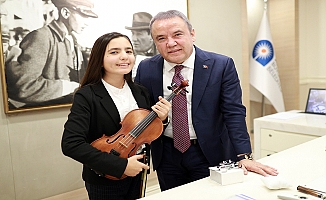 Keman Yıldızı Elif Eroğlu Polonya’da birincilik kazandı