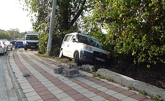 Kaza yapan sürücü aracı bırakıp kaçtı