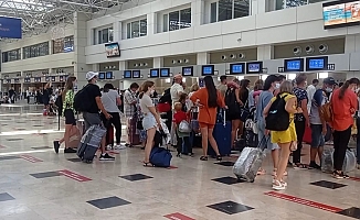 Antalya'da havalimanı iç hatlarda bayram hareketliliği