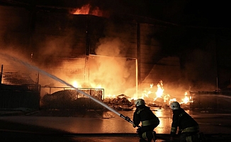 Antalya'da plastik fabrikasında yangın