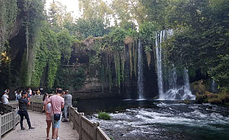 Antalya'da şelaleler de ziyaretçi akınına uğradı