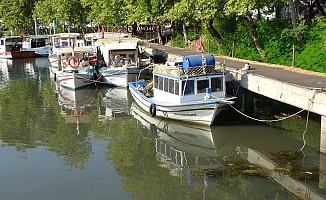 Manavgat Irmağına karışan kanalizasyon Sahil Güvenlik ekiplerini harekete geçirdi