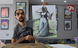 Aksu'da yaşayan işitme engelli genç ressam, resim yaparak hayata tutunuyor