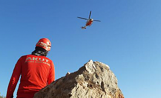 Tekli uçuş yapan yamaç paraşütçüsü, Alanya Kalesi eteklerine çakıldı