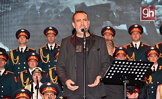 Haluk Levent, Rus Kızılordu Korosu ile konser verdi