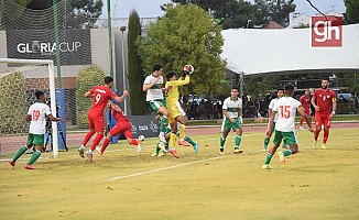 Afganlı futbolcular, hazırlık maçında elde ettikleri galibiyeti ülkesine armağan etti
