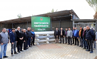 Alanya’da fırtınadan zarar gören çiftçilere 2,5 ton naylon desteği