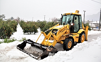 Konyaaltı ilçesine 30 santimetre dolu yağdı!