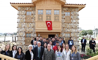 Başkan Böcek, EXPO 2021 Hatay’da Antalya Bahçesi’ni gezdi