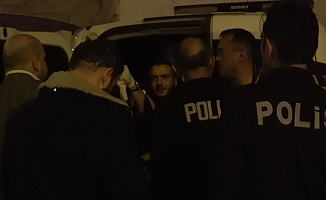 Babasını öldürüp yoldan geçenlere 'Babama bir şey mi oldu’ diyen genç tutuklandı