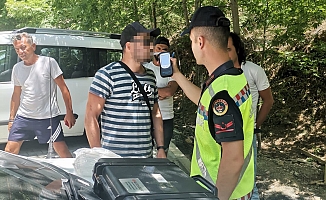  Antalya’da trafik denetiminde 77 sürücüye ceza
