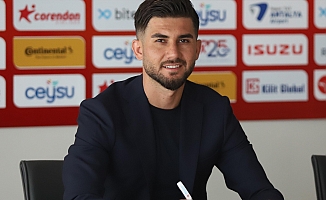 Antalyaspor’un yeni transferi resmi imzayı attı
