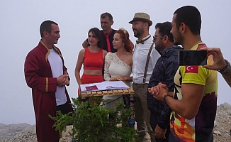 Tanıştıkları zirve nikah masaları oldu