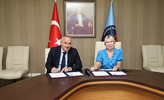 Rektör Özkan’dan öğrencilere yurt müjdesi