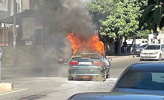  Seyir halindeki otomobil alev alev yandı