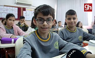 Antalya'da 5 bin 400 depremzede çocuk okula başladı