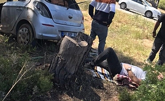 Yoldan çıkıp ormanlık alana uçan otomobil sürücüsü yaralandı