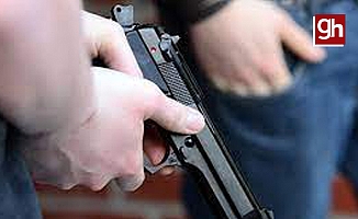  Alkol alıp dehşet saçtı, 1 kişiyi öldürüp karısını da ayaklarından vurdu