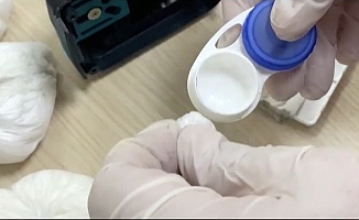  Lens ve matkap kutusu ile direksiyon içine saklanan uyuşturucu narkotik köpeğinden kaçamadı