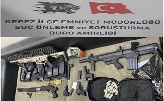 Antalya'da kesinleşmiş hapis cezası bulunan 2 firari yakalandı
