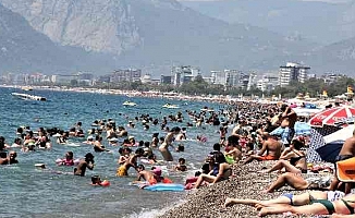 Bayramda Antalya'nın nüfusu ikiye katlandı