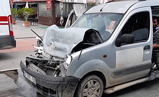 Fren yapan minibüs otoyolu birbirine kattı: 2'si turist 6 yaralı