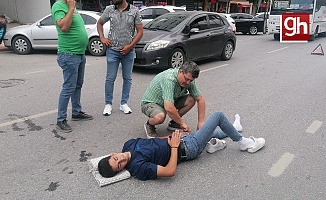 Kazada yaralanan motosiklet sürücüsüne ilk müdahaleyi olay yerindeki doktor yaptı