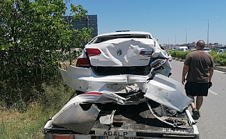 Kırmızı ışıkta yavaşlayan otomobillerin arasına daldı