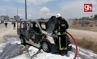 Yanan aracın sürücüsü canını zor kurtardı