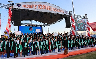 Akdeniz Üniversitesinde mezuniyet heyecanı