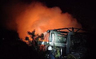  Antalya'da korkutan kafe yangını