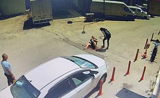 Arkadaşına sokak ortasında dehşeti yaşattı!