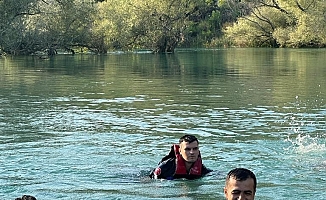 Sular yükselince adacıkta mahsur kaldılar