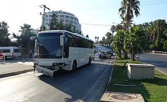 Antalya’da otel servis otobüsü 2 araca çarptı: 6 yaralı
