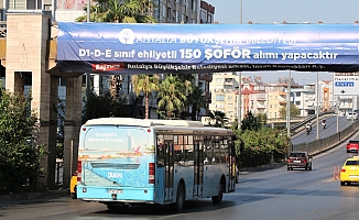 Dev afişler de çözüm olmadı