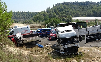 Kafa kafaya çarpıştılar, sürücü ve yolcu hayatını kaybetti