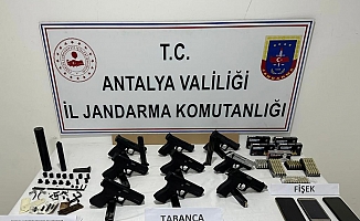 Kargoyla silah ticareti yapan baba ve oğluna jandarma operasyonu