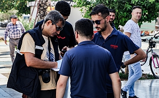 Toplu ulaşım kart dolum cihazından para toplayan personele hırsızlık şoku