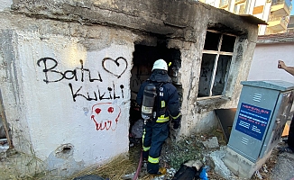 Sokaktan binbir emekle topladıkları yandı, gözyaşlarını tutamadı