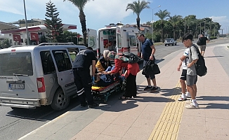 Kanser tedavisi görmeye giderken kaza yaptılar, yola ambulansla devam etti