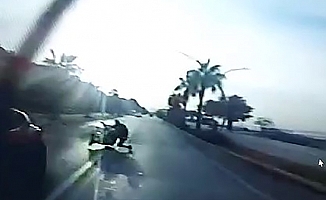  Kontrolden çıkıp halk otobüsünün altında kalan motosiklet sürücüsü hayatını kaybetti