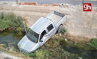 Sulama kanalına uçtu