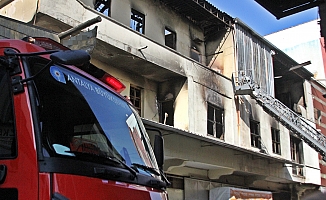 Yangında atölye ile birlikte 3 iş yeri zarar gördü