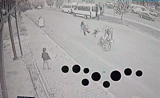 Aksu’da anne çocuk motosiklet altında kaldı o anlar kamerada!