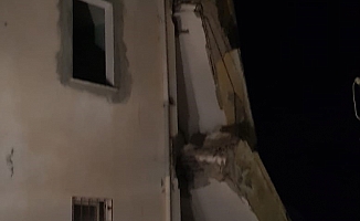 Alanya'da tadilatta olan 3 katlı boş otel lojmanı çöktü