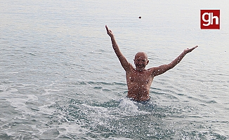 Antalya'da aralık ayında deniz keyfi